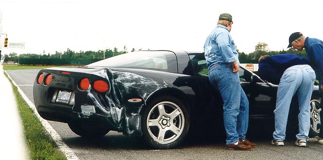 Corvette_Crash.jpg (56983 bytes)