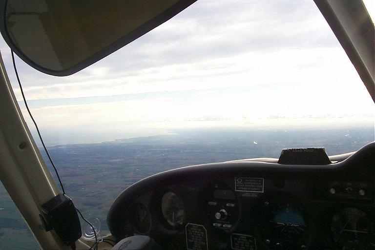 Flying.jpg (56187 bytes)