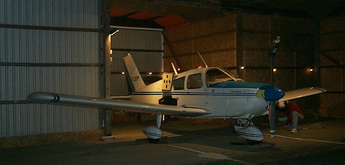 Hangar.jpg (48181 bytes)