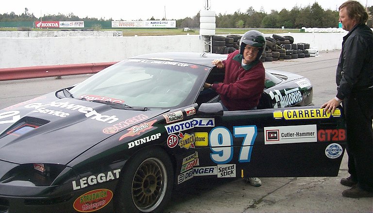 ScottOutCar.jpg (97198 bytes)