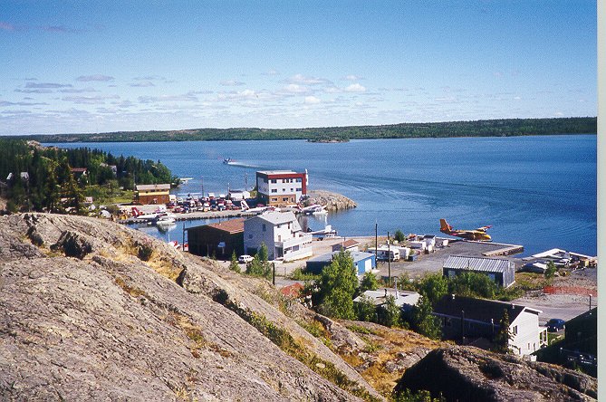 Yellowknife Bay to the East.jpg (110976 bytes)